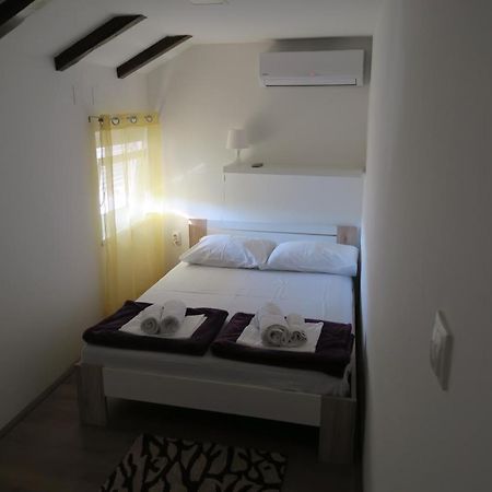 Holiday Home Ljubicic Башка Екстер'єр фото