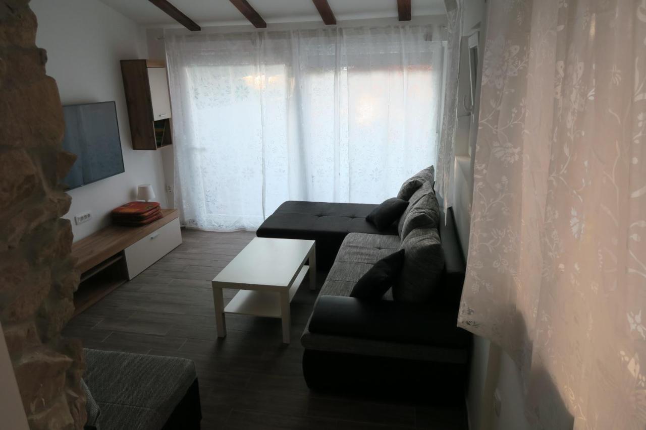 Holiday Home Ljubicic Башка Екстер'єр фото