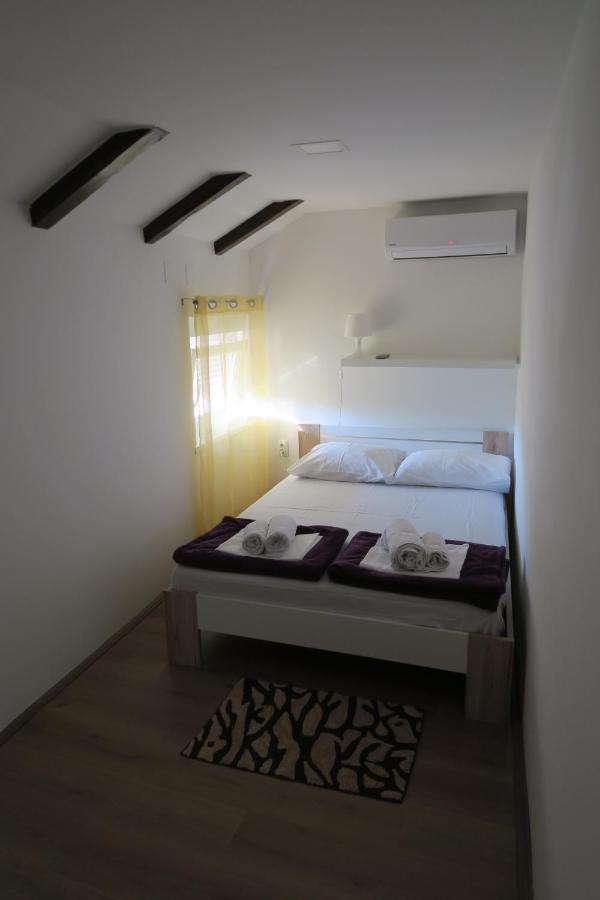 Holiday Home Ljubicic Башка Екстер'єр фото