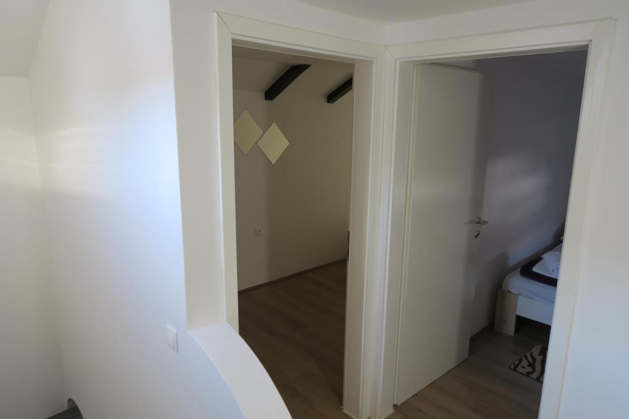 Holiday Home Ljubicic Башка Екстер'єр фото