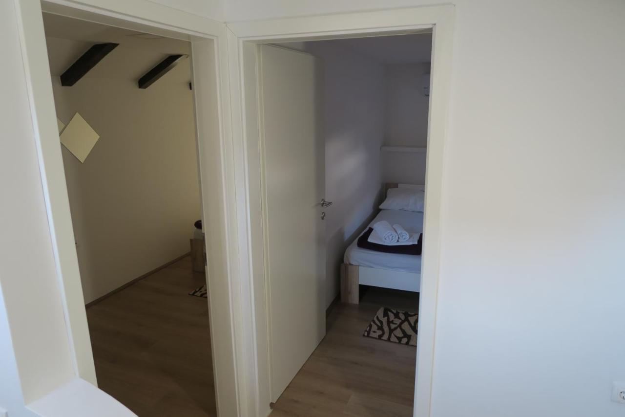 Holiday Home Ljubicic Башка Екстер'єр фото