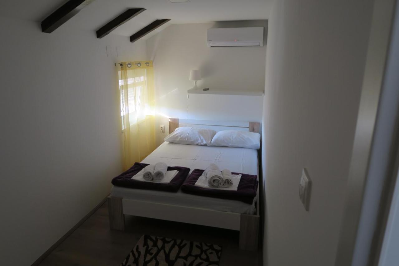 Holiday Home Ljubicic Башка Екстер'єр фото